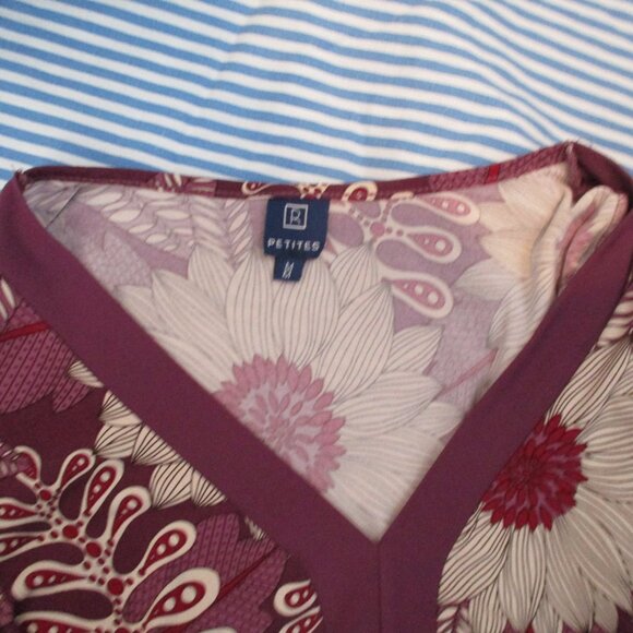 🌺 Floral V-Neck Wrap Top by R Petites - Size M 🌸 - Picture 4 of 5